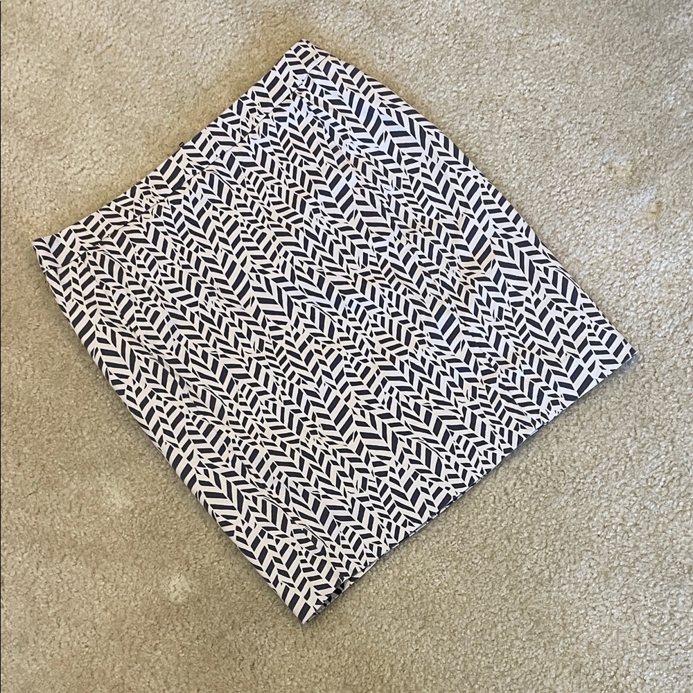 LOFT Black & White Geometric Pencil Skirt